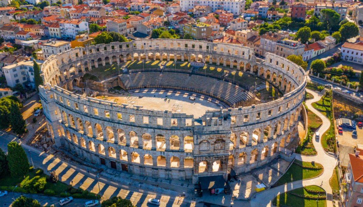 Antico anfiteatro romano di Pula, una delle mete low cost più belle della Croazia