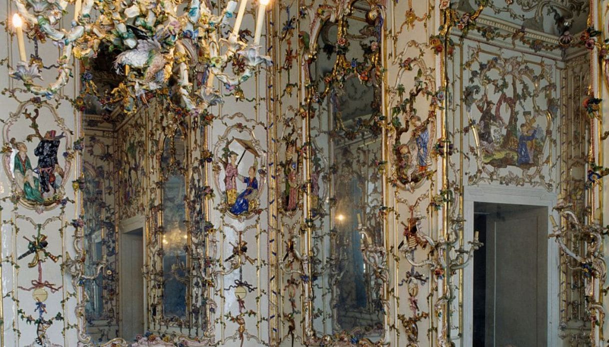 Il magnifico salottino in porcellana a Capodimonte