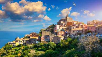 Forza d’Agrò: il borgo sospeso tra cielo e mare dove il tempo si è fermato