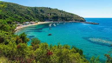 Parte il treno diretto per il Cilento, una delle coste più belle d’Italia