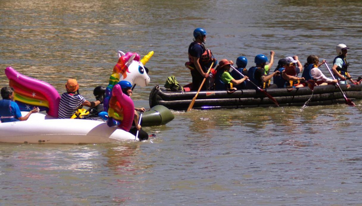 Canoe e gommoni all'evento di Roma