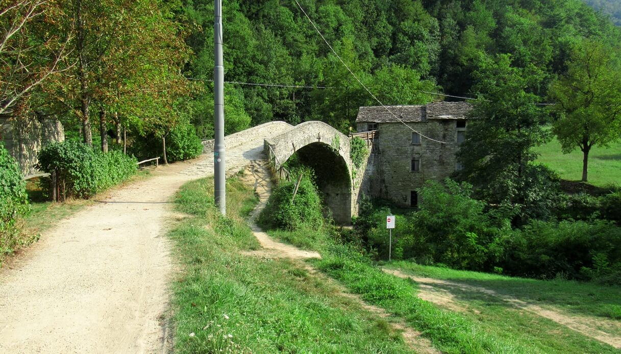 Il Ponte Nuovo di Premilcuore sul fiume Rabbi, Grotte urlanti