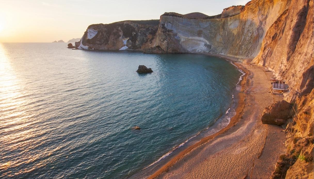 Spiagge più belle dell'isola di Ponza: Chiaia di Luna