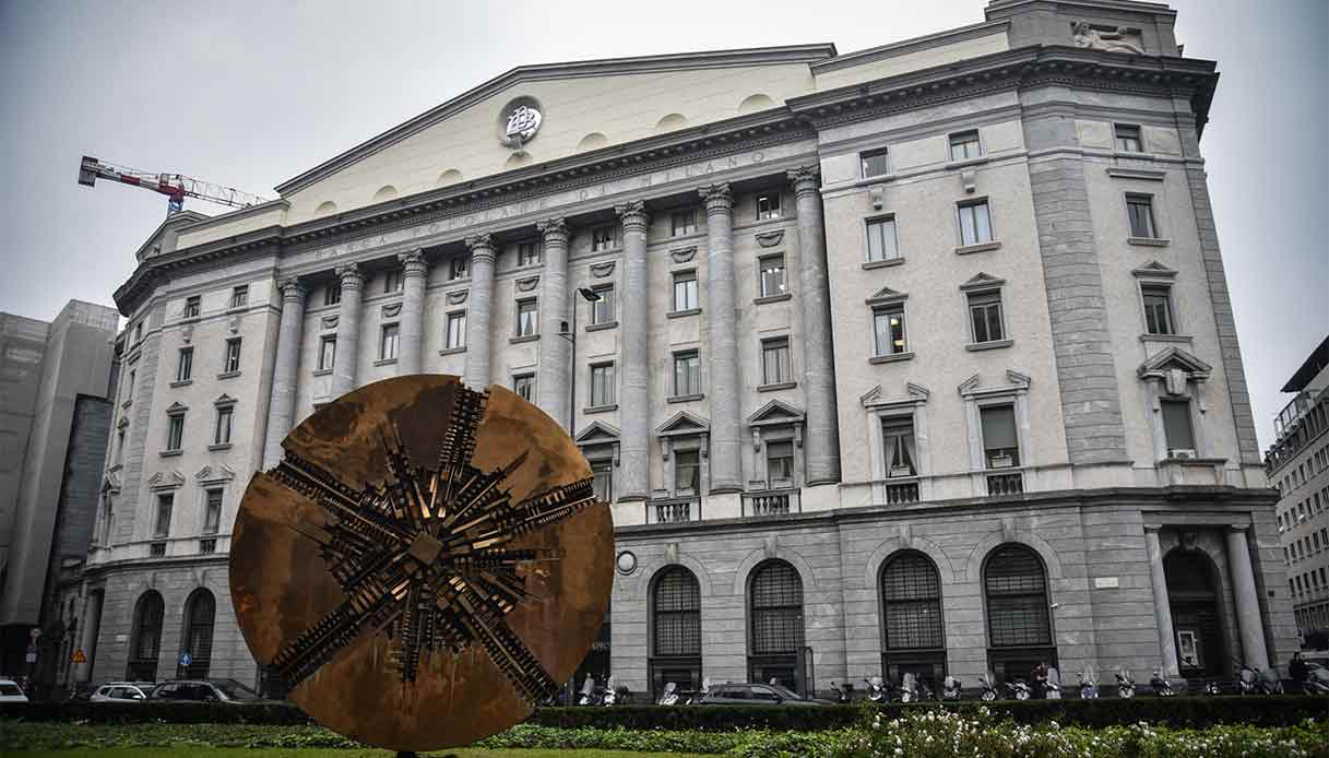 scultura-pomodoro-piazza-meda-milano