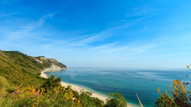 Le migliori spiagge del Conero, i gioielli della costa Adriatica immersi in paesaggi mozzafiato